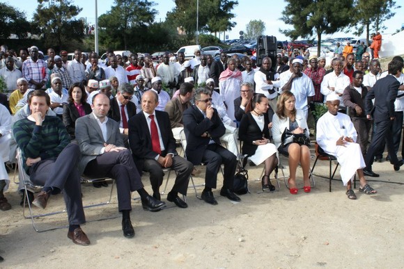 548917_437623836302472_5116495_n