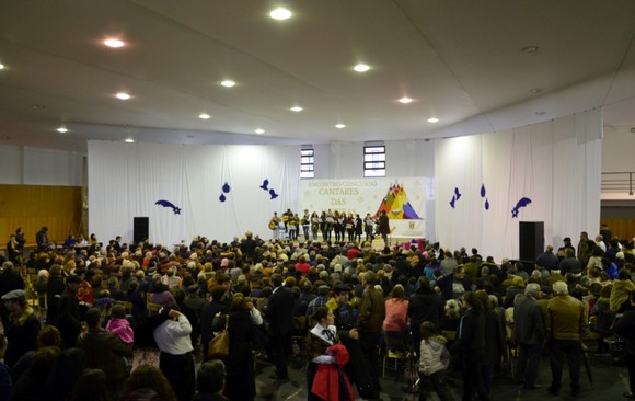 Mar de gente no Pavilhão Desportivo Refojos