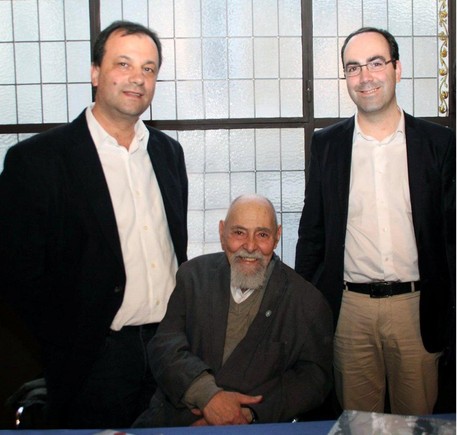 Gérald Bloncourt ladeado pelo historiador Daniel 