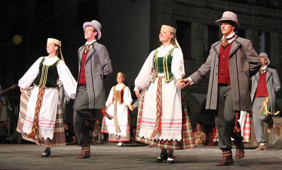 1234853_10202125169037269_771707789_n