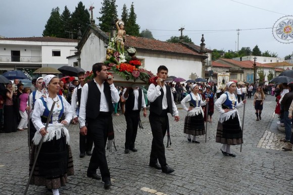 524326_453705031341222_686386867_n