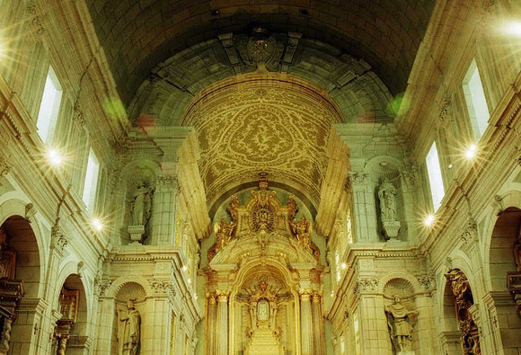 Interior_basílica_Congregados