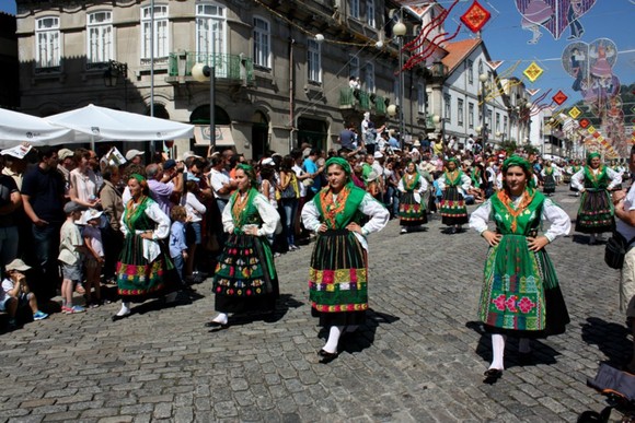 546711_271099149662691_2026065826_n