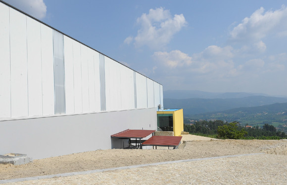 oficialmente inaugurada adega do vinho Sta. Cristi