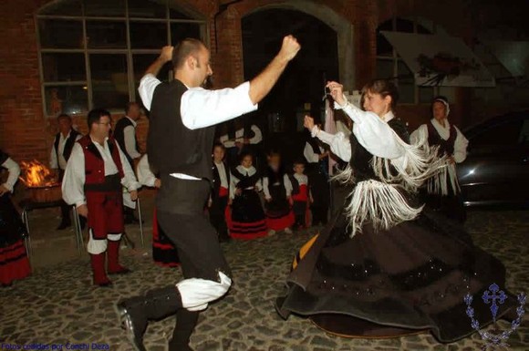 253876_218199308204309_117007301656844_796320_7077