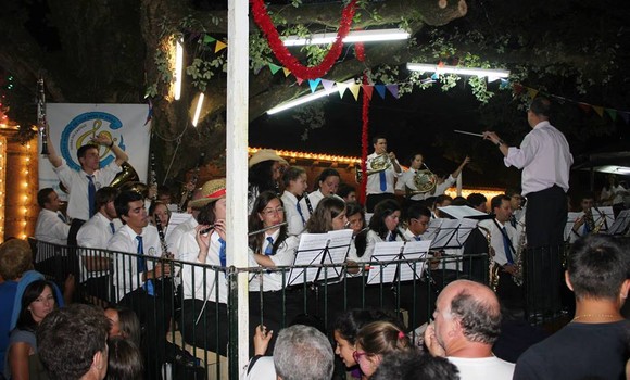 1238999_10202131572677356_837430172_n