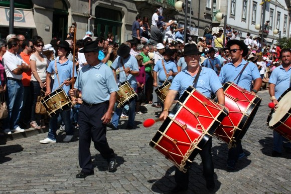 185427_271097739662832_1779575195_n