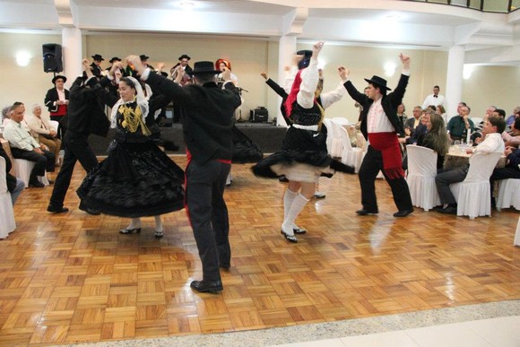 166048_251944124920043_1422973776_n