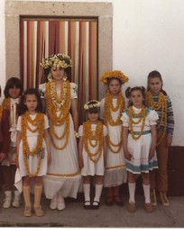 Maias enfeitadas, foto parcial. Original de FMCL 1984jpg