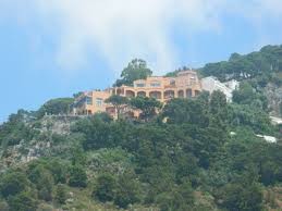 Valentino casa castelo.jpg