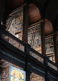 everygirl-travel-dublin-long-room-1.jpg everygirl-travel-dublin-long-room-1.jpg