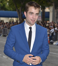 Robert-Pattinson-Broke-265x300.png