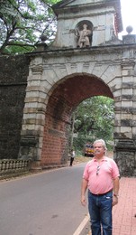 Henrique-Arco dos Vice-Reis, Velha Goa-NOV15 (2).j