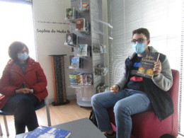 Livros fora da estante2.JPG