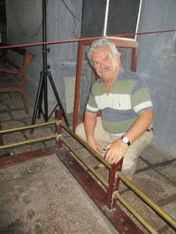 Henrique junto à que foi a sepultura de Vasco da 