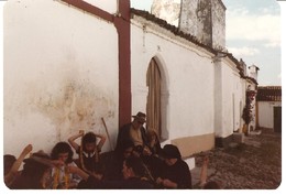 Experimentar os Enfeites,  com vista da rua. FMCLjpg