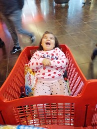 Beatriznascompras.jpg Beatriznascompras.jpg