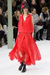 Chanel V 2015 vestido vermelho.jpg