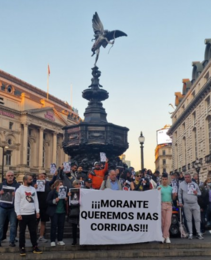 Manifestação em Londres.png