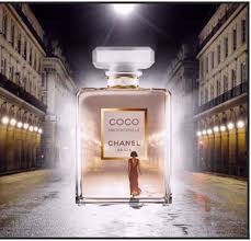 COCO MADEMOISELLE a entrar para um frasco.jpg