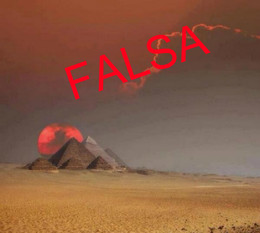 7 Lua vermelha sobre Pirâmides Egipto FALSA.jpg