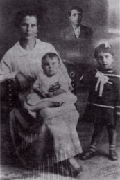 Genoveva de Almeida e Sa marido e filhas Familia d