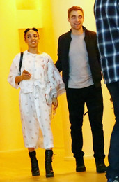 551c54930acde13473db66f8_robert-pattinson-engaged.