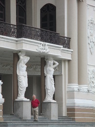 Henrique na Ópera de Saigão-2.JPG