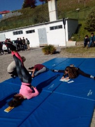 Acrobacia com livros.jpg