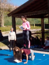 Acrobacia com livros1.jpg