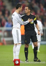 pep-guardiola-pedro-proenca-bayern-munich-vs-real_