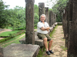 Henrique no parlamento de Anuradhapura, Sri Lanka.