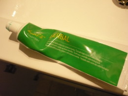 pasta dentes dela.JPG