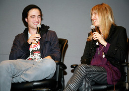 Apple+Store+Soho+Welcomes+Robert+Pattinson+5PUhbZg