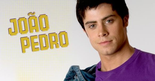 João Pedro pede namoro a Paula