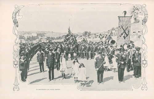 Marinheiros no cortejo fúnebre, Rua Morais Soares (J. Benoliel, 1911)