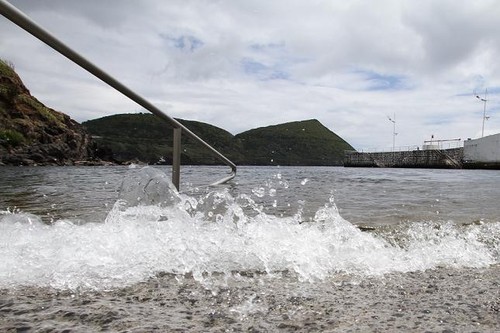 Bela imagem do cais pequeno da Silveira...com os pés dentro da água!