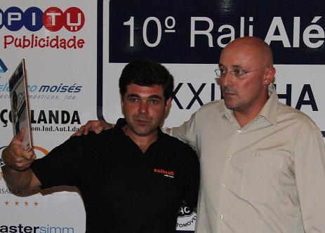 Gustavo Louro recebe o prémio de Piloto do Rali...