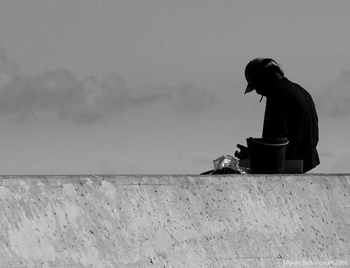 O José Grande, em meditação no novo Porto de São Fernando (Porto Martins)...