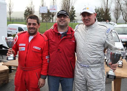 Após receber as taças, entregues pelo Olavo Esteves...