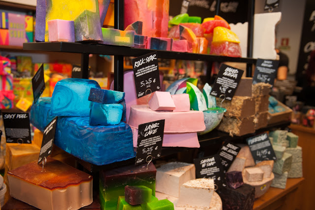 lush + lush cosmetics + sabonete + cosmética natural + sabonetes ás cores + oerias parque + black friday + black friday oeiras parque + lush oeiras parque