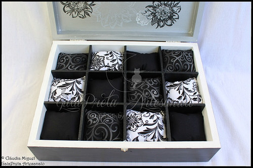 Caixa para 12 relógios e caixa de bijuterias 