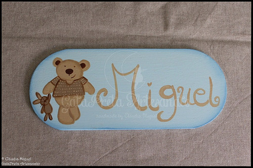 Fraldário, caixa de medicamentos, cesta, caixa para toalhitas, moldura e placa de porta 