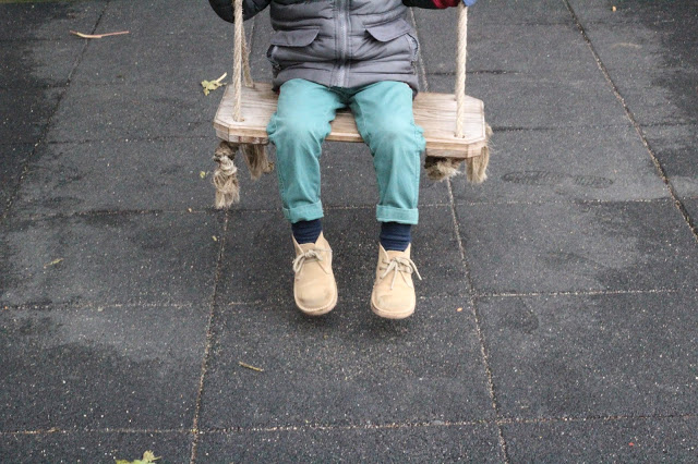 pisamonas + baloiço + crianças + village underground + filhos 