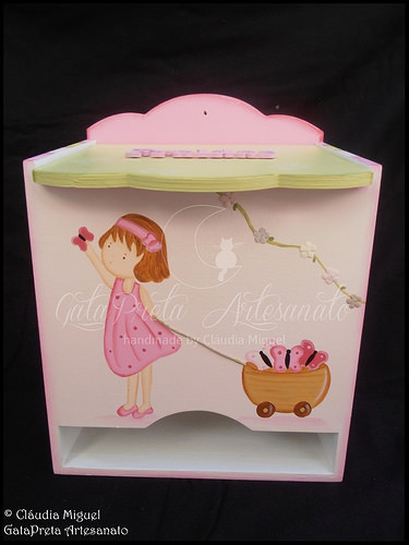 Fraldário, cesta, caixa de recordações de bebé e caixa para ganchinhos 