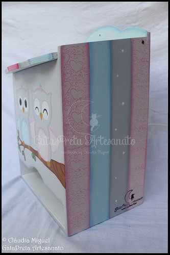 Fraldário, cesta, caixa de toalhitas e caixas de recordações de bebé 