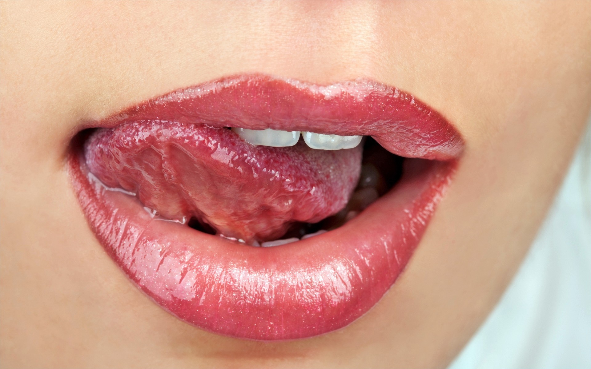 lips-mouth-saliva-tongue-2525380-1920x1200.jpg
