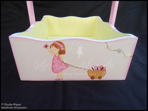 Fraldário, cesta, caixa de recordações de bebé e caixa para ganchinhos 