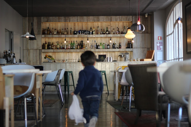 cadeiras + decoração + bar + bebidas + restaurantes + restaurante bastardo + rossio + restaurantes em lisboa