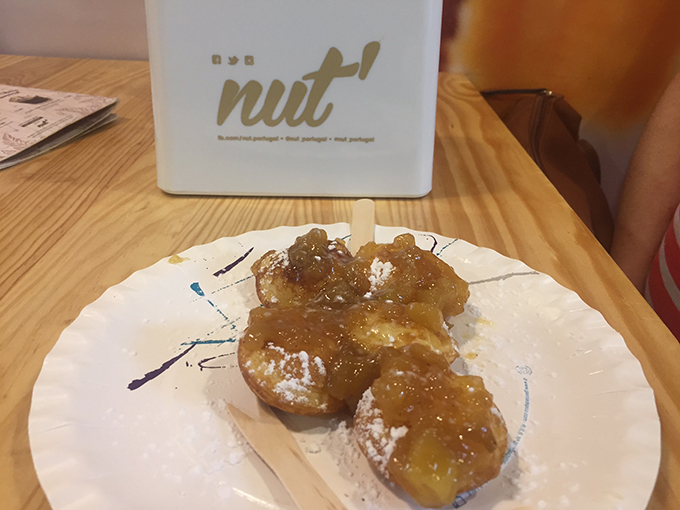 bolinhas-fritas-com-maca